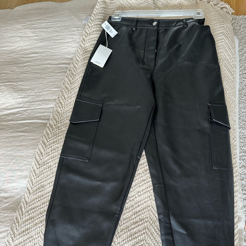 ARITZIA MODERN CARGO BLACK LEATHER PANTS EVER BEEN WORN